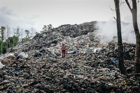 The Growing Trash Mountains Threatening Phu Quocs Way Of Life Saigoneer