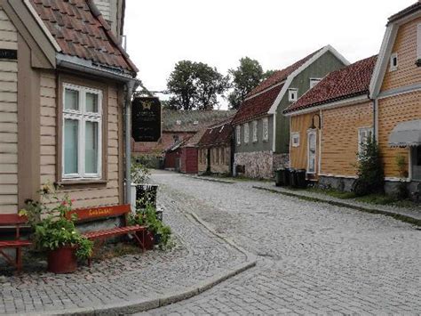 The cheapest way to get from karlstad to fredrikstad costs only kr 290, and the quickest way takes there are 5 ways to get from karlstad to fredrikstad by bus, train or car. Pittoreske Altstadt - Bild von Fredrikstad, Fredrikstad ...