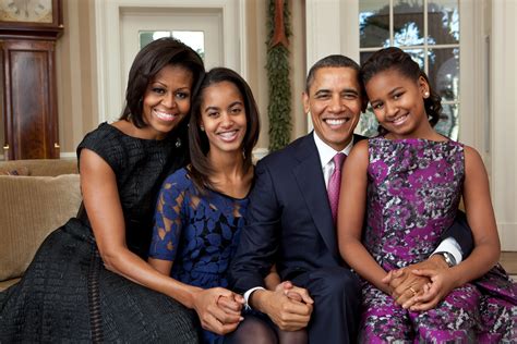 National portrait gallery, smithsonian institution. File:Barack Obama family portrait 2011.jpg - Wikimedia Commons