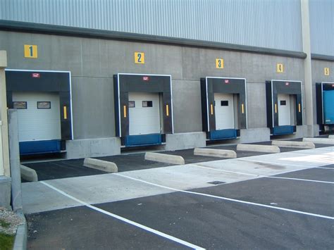 Comparaison et achat de portes sectionnelles dans la rubrique bâtiment travaux publics et demande de devis en ligne. Portes sectionnelles industrielles