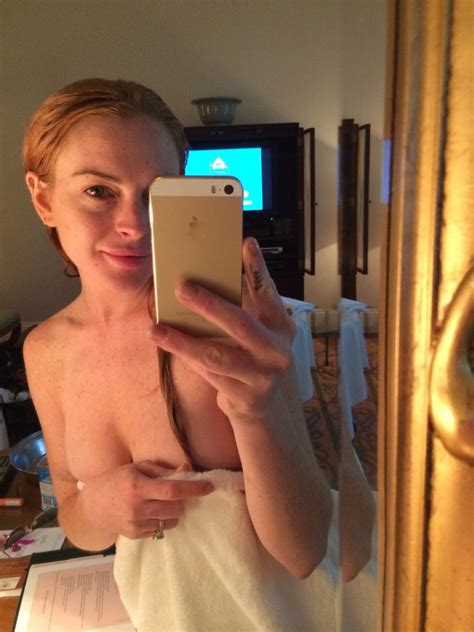 lindsay lohan slutty self isolation selfies of the day