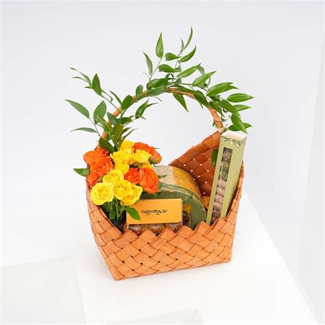 Nagwa Small Hamper And Sunshine Roses Floward Qatar