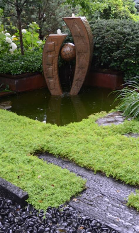 Une fontaine de jardin design – quelques idées en photos fascinantes