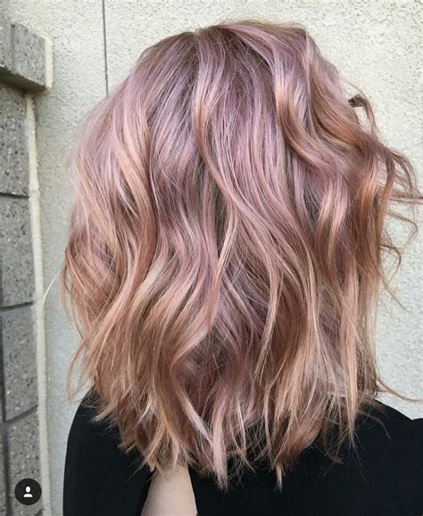 Rose gold hair color really pops against an exposed brown or dark blonde root, but this magenta shadow root takes things to a much more vibrant extreme. Metallic Rose gold | Hair color rose gold, Gold hair ...