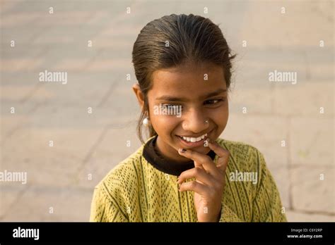 India Girl Smile Smiling Hi Res Stock Photography And Images Alamy