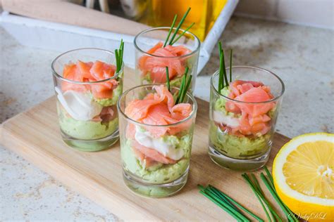 Hapje Van Avocadomousse Met Gerookte Zalm En Zure Room Vickylicious