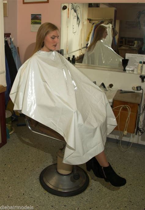 Shampoo Cape Friseur Waschumhang aus Plastik Lackleder weiß a Cut My Hair Long Hair Cuts