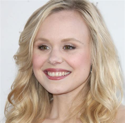Newsroom Star Alison Pill Accidentally Tweets Topless Pic Business Insider