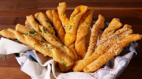 These Breadsticks Are The Classiest Way To Use Crescent Rolls In 2020
