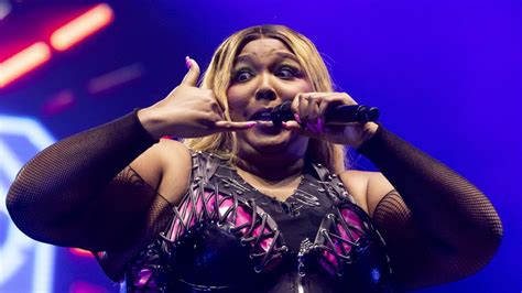 lizzo accused of forcing dancers to eat bananas from sex workers vaginas in amsterdam in