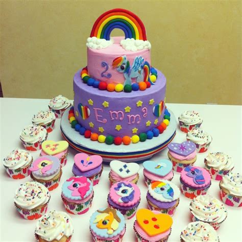 Yo solo busque cupcakes y aparece esto. My Little Pony Cake With Matching Cupcakes - CakeCentral.com
