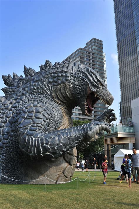 Godzilla Statue In Roppongi Midtown Tokyo The Real Japan Real Japan