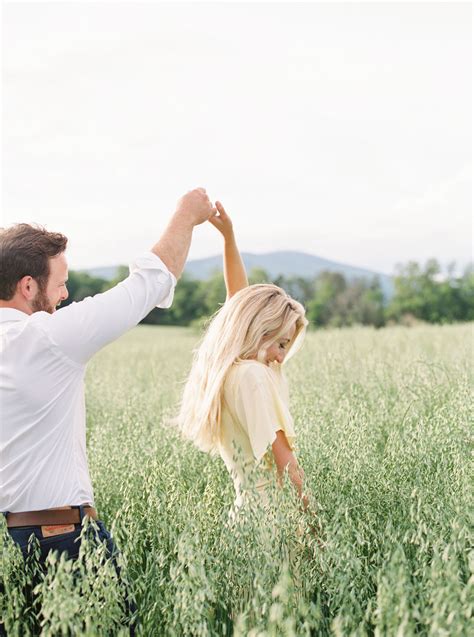 Wheat Field Engagement Session In 2020 Romantic Engagement Pictures Engagement Photoshoot