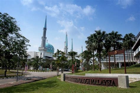It is located both in kuala lumpur, the capital city of malaysia and johor bahru, the southern city in iskandar malaysia. Background | UTM Convocation