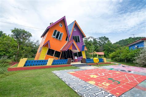 Mnm Home Whimsical Houses Rumah Senget Changlun Kedah Crisp Of Life