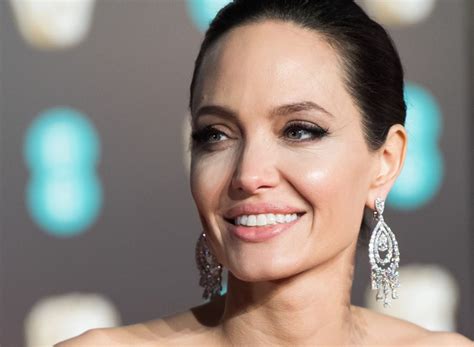 Angelina Jolie Net Worth In 2021 Career Early Life Otakukart