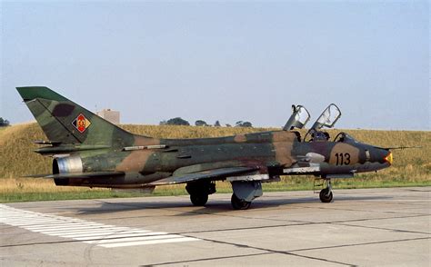 Su 22 An East German Air Force Su 22 Fitter On The Flight Flickr