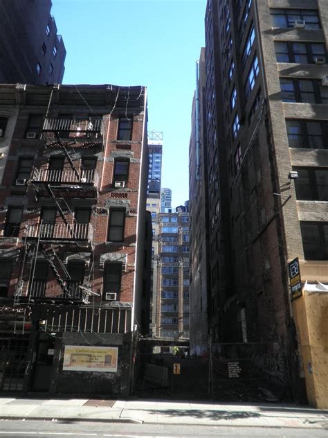 It is considered to be bordered by 34th street (or 41st street) to the south, 59th street to the north, eighth avenue to the east, and the hudson river to the west. Pin on NEW YORK CITY