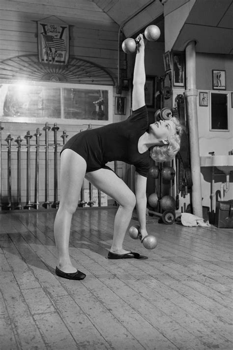 40 Vintage Ladies In Ye Olde Workout Gear