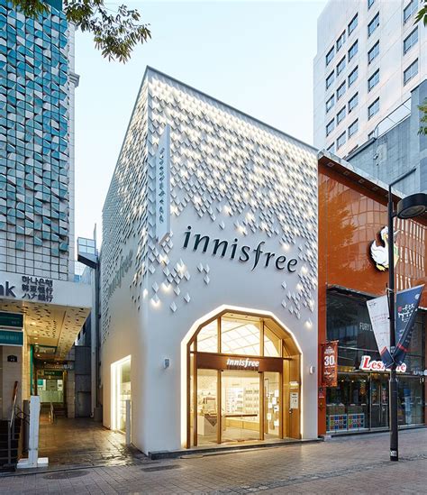 Softlab Weaves Undulating Greenhouse Lattice Through Innisfree Shop In