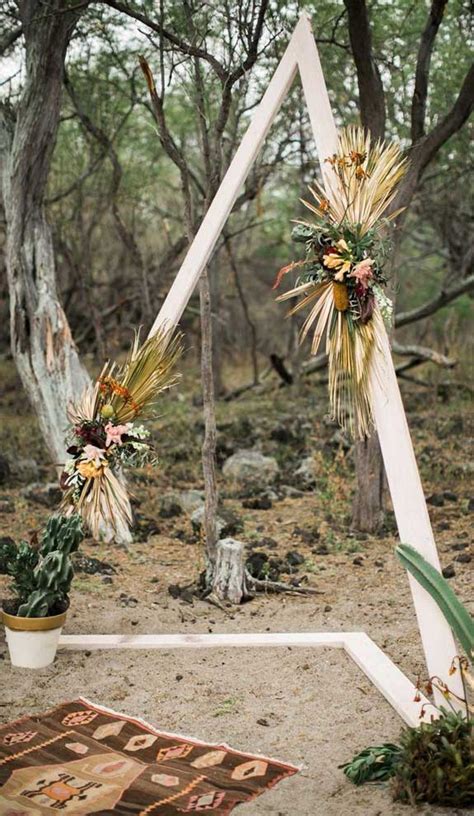 These Fab Boho Wedding Altars Arches And Backdrops That Make Us Swoon 11