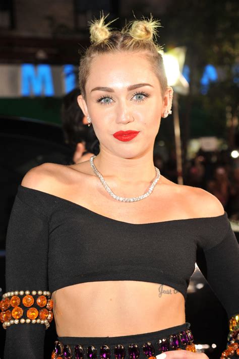 Miley Cyrus 2013 Tbt Gagas Steak Hat Mileys Buns And More Iconic Vmas Looks Popsugar