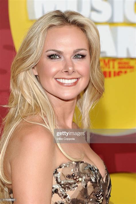 Actress Laura Bell Bundy Attends The 2011 Cmt Music Awards At The Photo Dactualité Getty