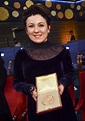 Olga Tokarczuk odebrała literacką Nagrodę Nobla. Wyjątkowa kreacja ...