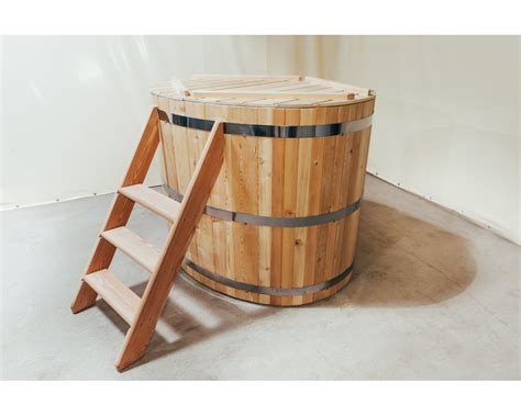 Nach der markteinführung unserer true ofuro haben wir eine kleinere und höhere version dieser badewanne mit feststoffoberfläche zum 'sitzen und eintauchen' namens true ofuro mini geschaffen. Ofuro Bad | Wanne für 2 Personen | Spa | Hot Tub Team
