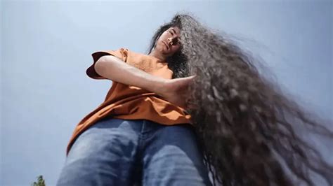 Подросток из Индии установил мировой рекорд по длине волос Почти 1 5 м