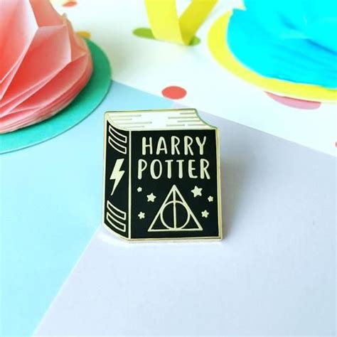 Harry Potter Book Enamel Pin Emaille Pins Hexerei