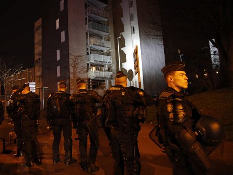 Paris Riots After Black Teen Allegedly Sodomized By Police Officer With Baton Cbs News