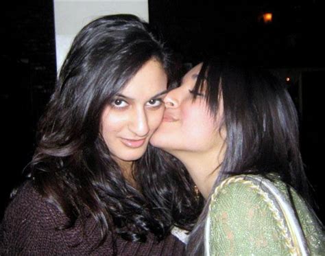 Hot And Sexy Indian Desi Girls Kissing There Bf Beauty Tips Style Tips