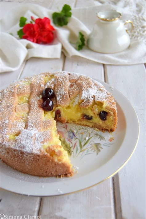 Lavorate la farina ed il burro fino ad ottenere un composto sabbioso. Torta pasticciotto crema e amarene | Lapasticceramatta