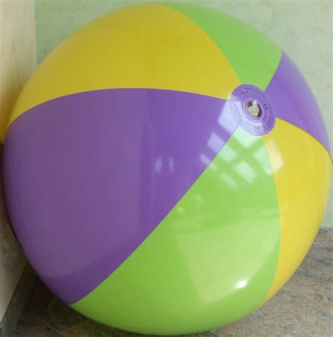 Beach Ball 39pg Inflatable World