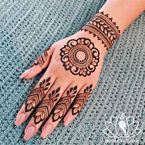 Looking For The Best Henna Designs Scroll Through Our List Mehndi