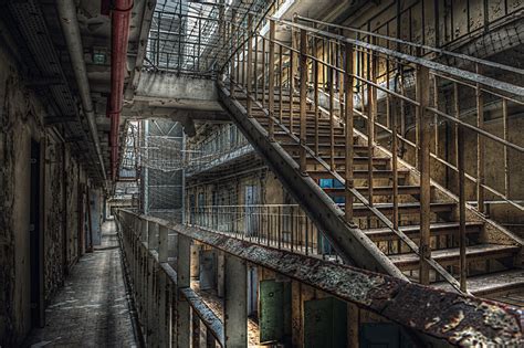 Wir waren in der justizvollzugsanstalt delmenhorst und haben ein paar eindrücke gesammelt, wie es dort aussieht. Gefängnis von innen .... Foto & Bild | architektur, lost ...