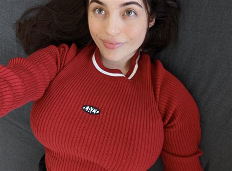 Sweater Puppies R2busty2hide