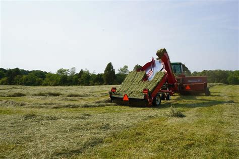Bale Accumulator A Handy Solution For Small Square Bale Handling