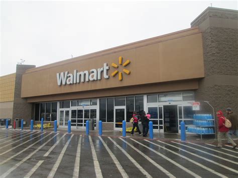 Can Walmart Fight off Amazon?