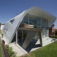 Folding and twisting the space: The Moebius House by Tony Owen Partners ...
