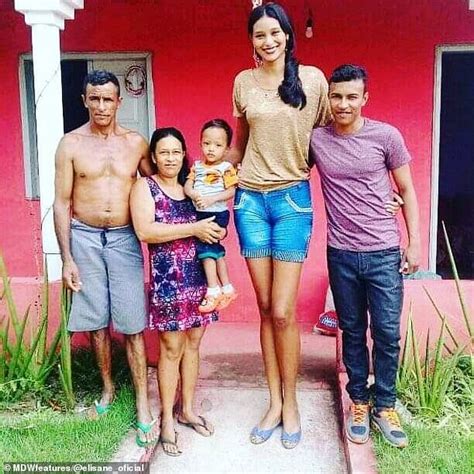 Seven Foot Tall Model Named Brazils Tallest Woman Is Married To A