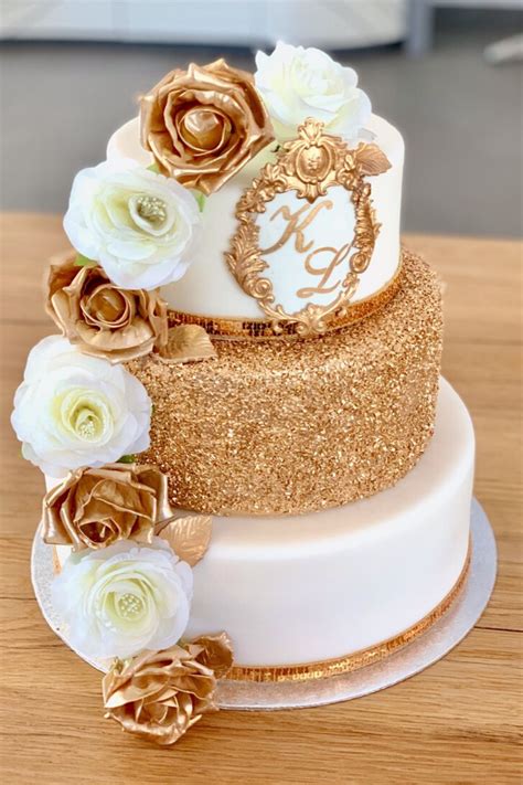 Golden Wedding Cake White Wedding Cakes Wedding Cake Mariage Chic