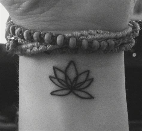 Imagenes de flor de loto y pez coy tatoo : Lotus flower tattoo (con imágenes)