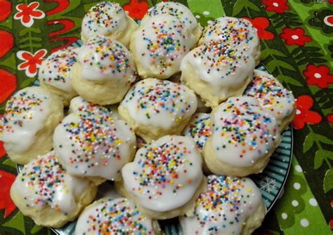 Just change the color of the icing and the sprinkles and you have. Italian anise cookies Recipe by kathydriver85 | Recipe in 2020 | Anise cookie recipe, Cookie ...