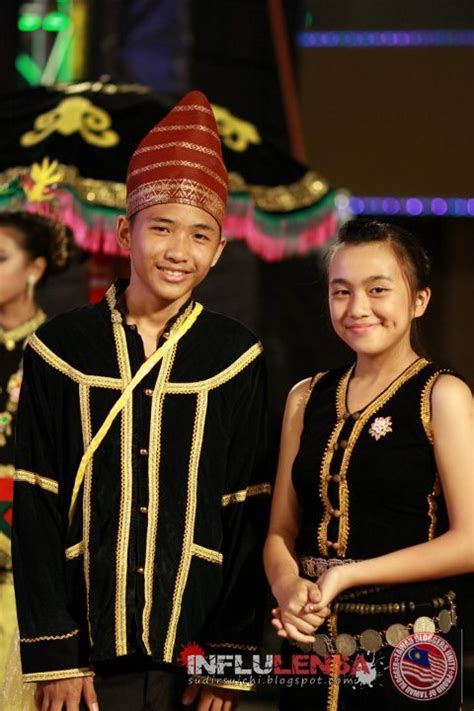 Pakaian Tradisional Kadazan Dusun Sabah Suku Kaum Di Negeri Sabah