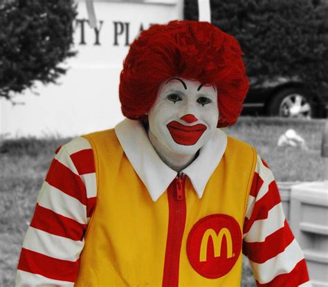 Mcdonald Decidió Esconder A Ronald Por La Ola De Payasos Asesinos Que