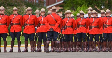 Rcmp Approves Hijab As Part Of Mounties Uniform Huffpost Politics