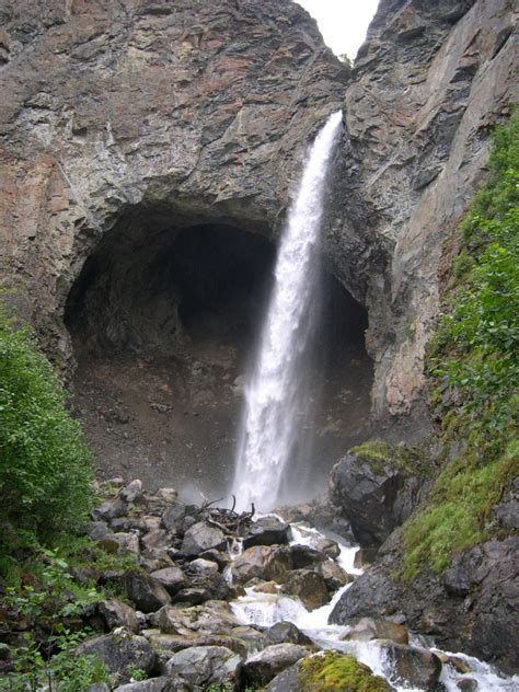 To Walk Behind Waterfalls The Wilderness Pro