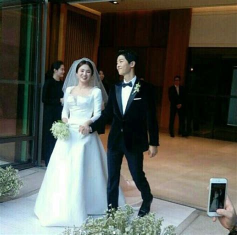 Song hye kyo's reps respond to rumors of wedding photo shoot with song joong ki in bali. 'Descendants of the Sun' Stars Song Joong Ki and Song Hye ...